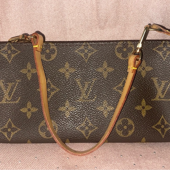 Authentic Louis Vuitton Monogram Pochette Wristlet - Picture 3 of 7